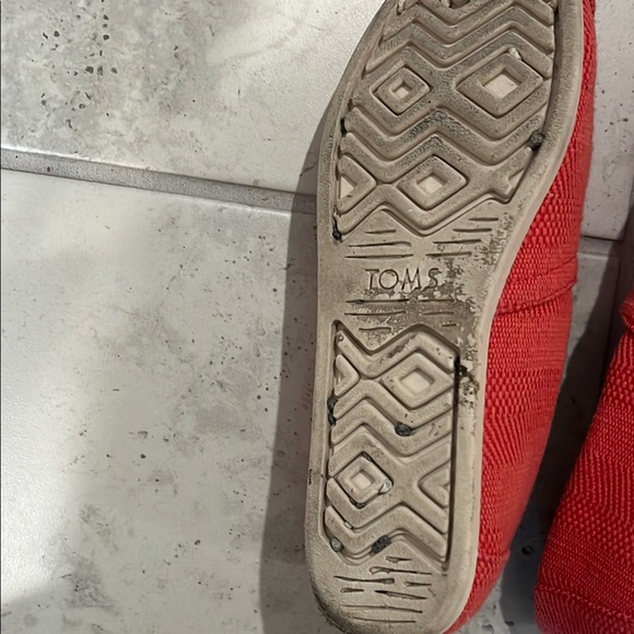 Toms Red Canvas Flats with Elastic V Insert - Picture 4 of 6